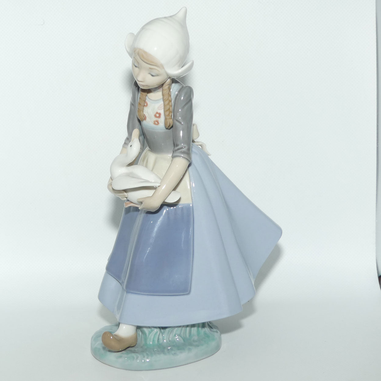 Lladro figure Dutch Girl with Duck | #5066