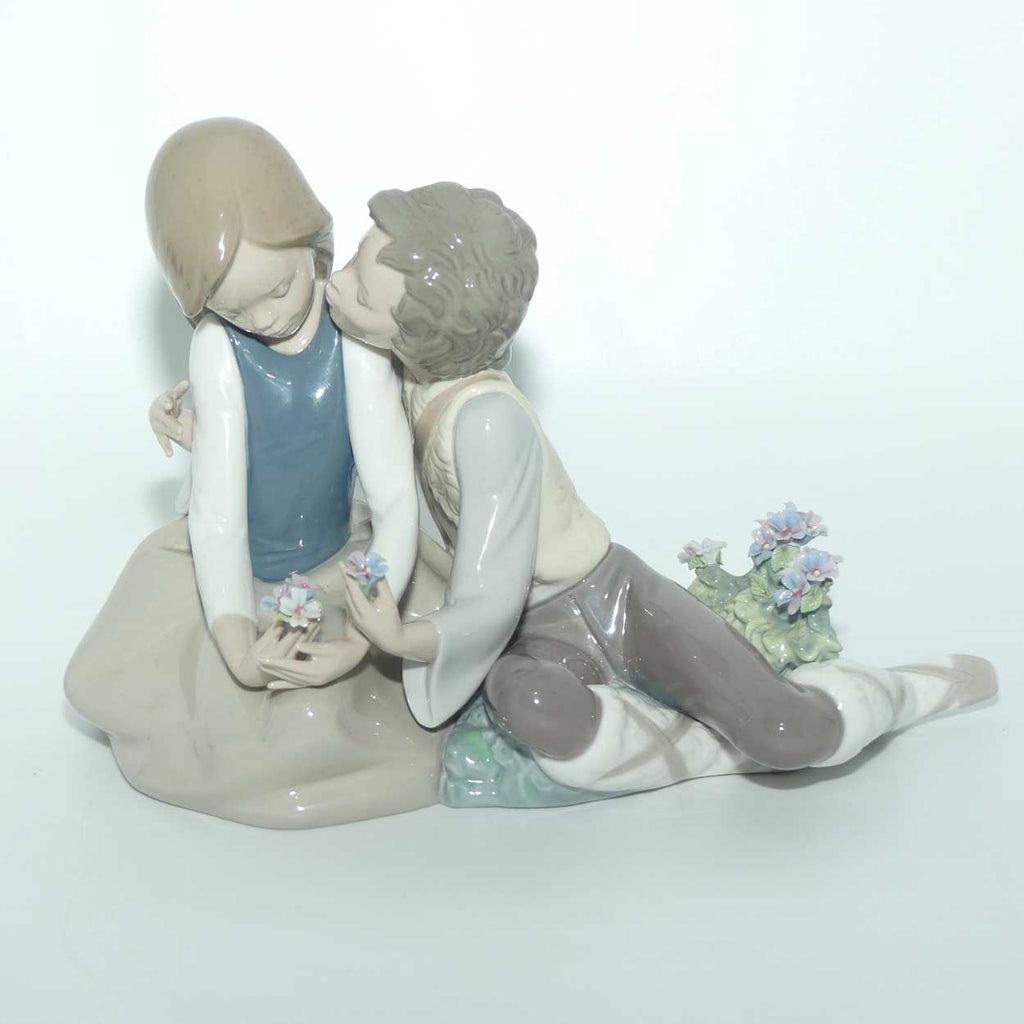 Lladro figure Precocious Courtship #5072