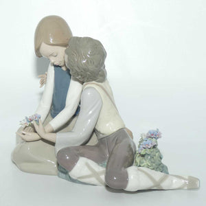 Lladro figure Precocious Courtship #5072