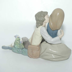 Lladro figure Precocious Courtship #5072