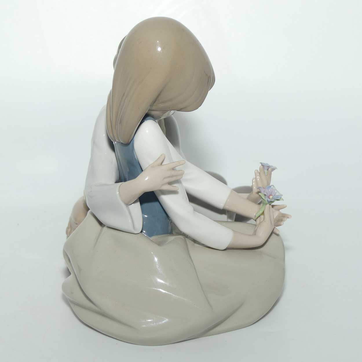 Lladro figure Precocious Courtship #5072