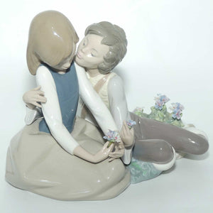 Lladro figure Precocious Courtship #5072