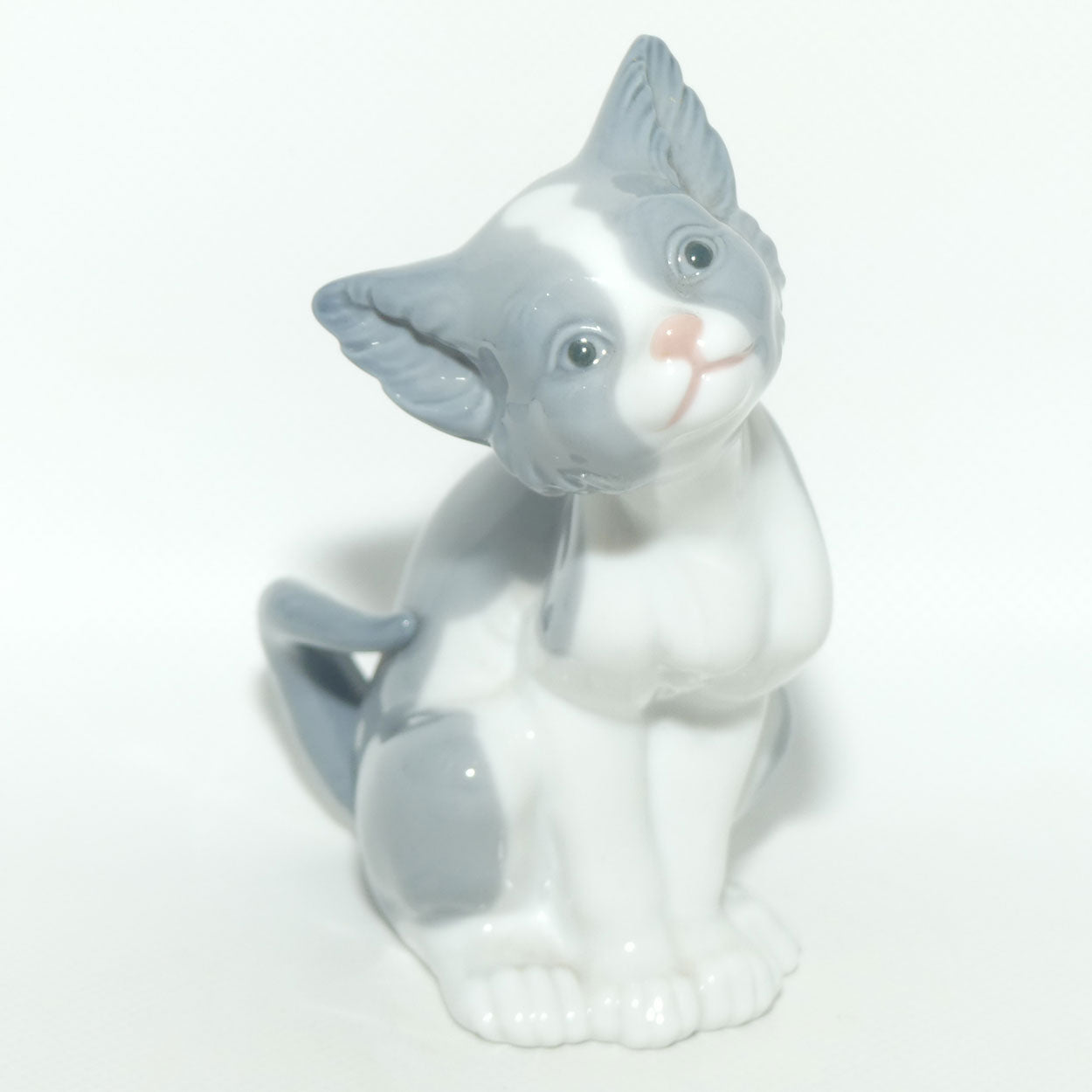 Lladro figure Cat Sitting | Feed Me | #5113