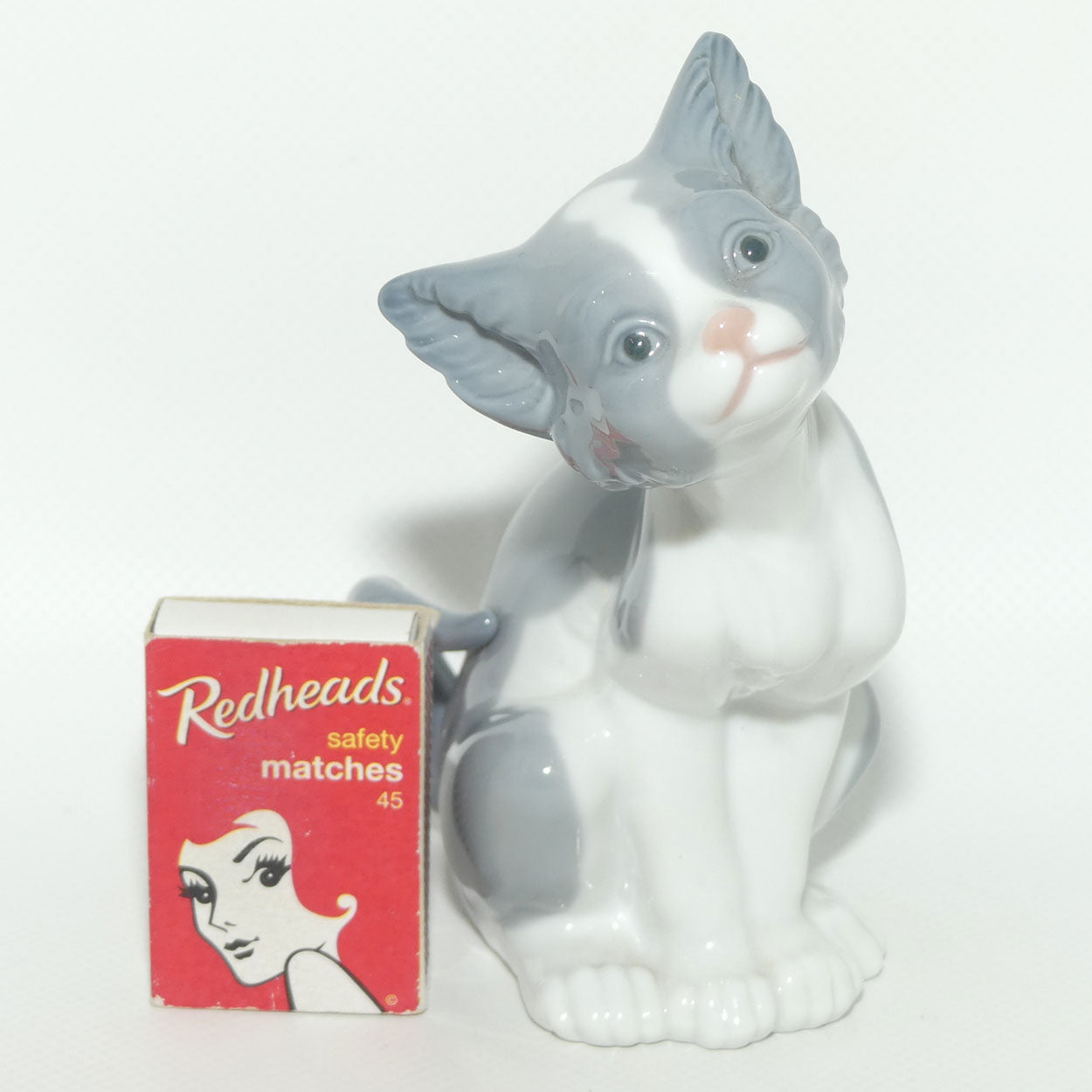 Lladro figure Cat Sitting | Feed Me | #5113