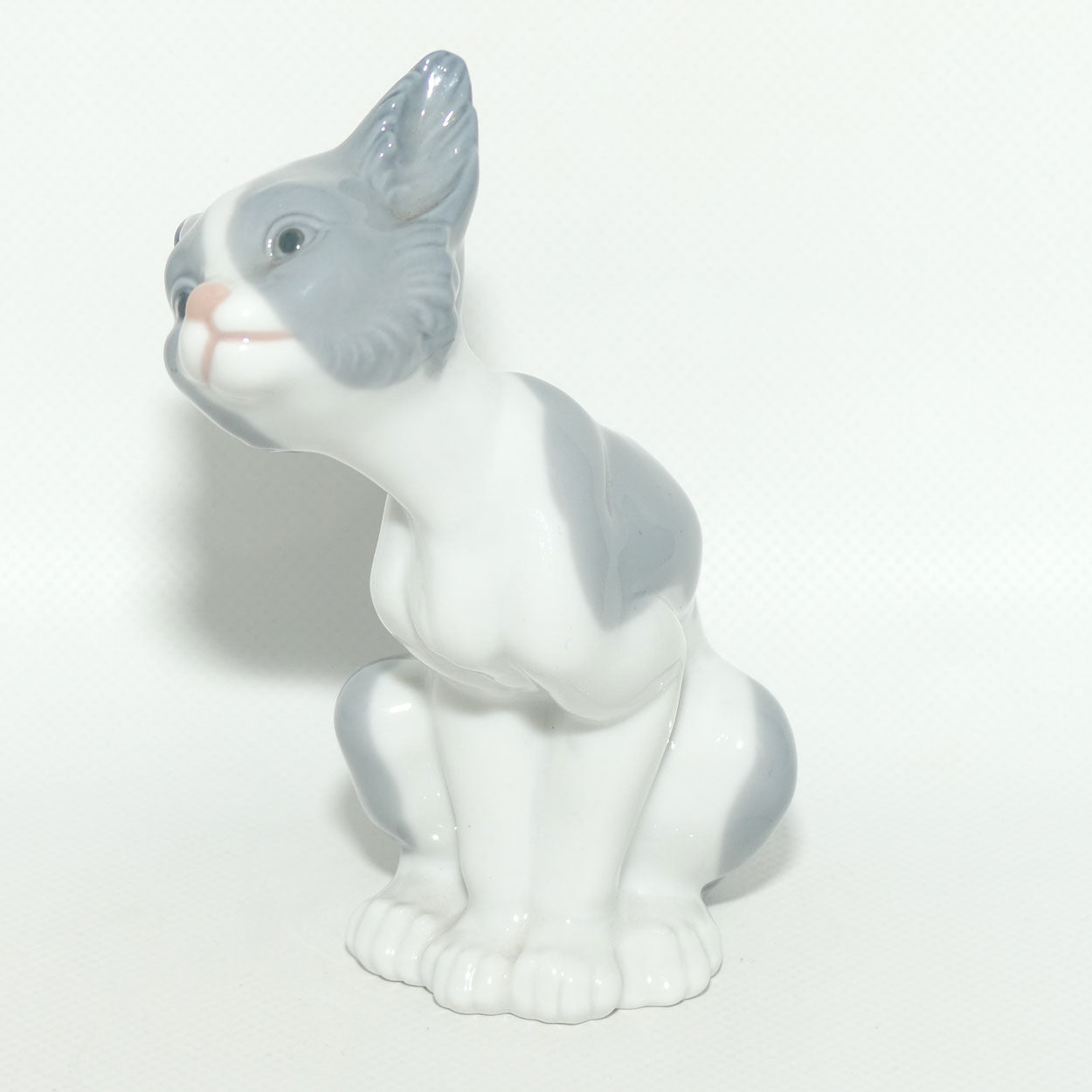 Lladro figure Cat Sitting | Feed Me | #5113