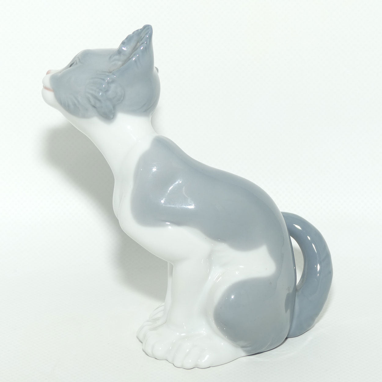 Lladro figure Cat Sitting | Feed Me | #5113