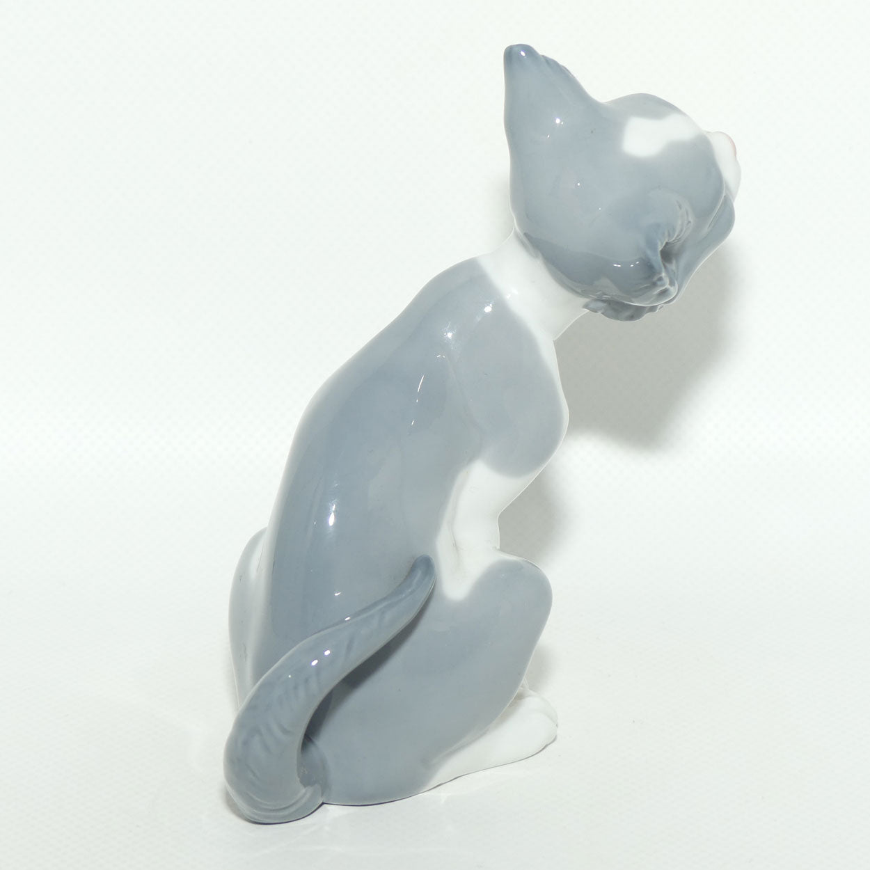 Lladro figure Cat Sitting | Feed Me | #5113