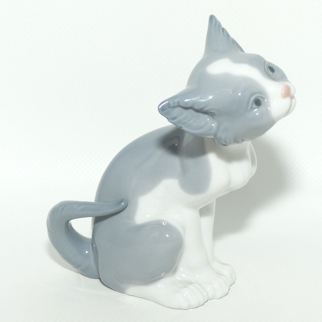 Lladro figure Cat Sitting | Feed Me | #5113