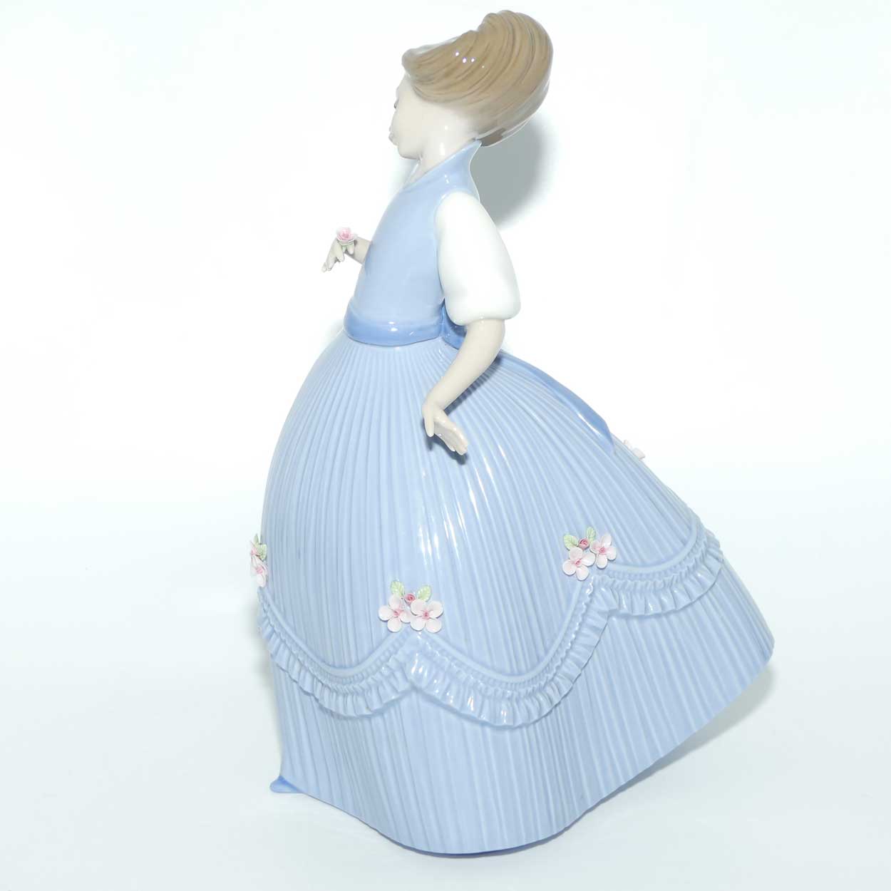 Lladro figure Girl in Bluish Dress | #5119