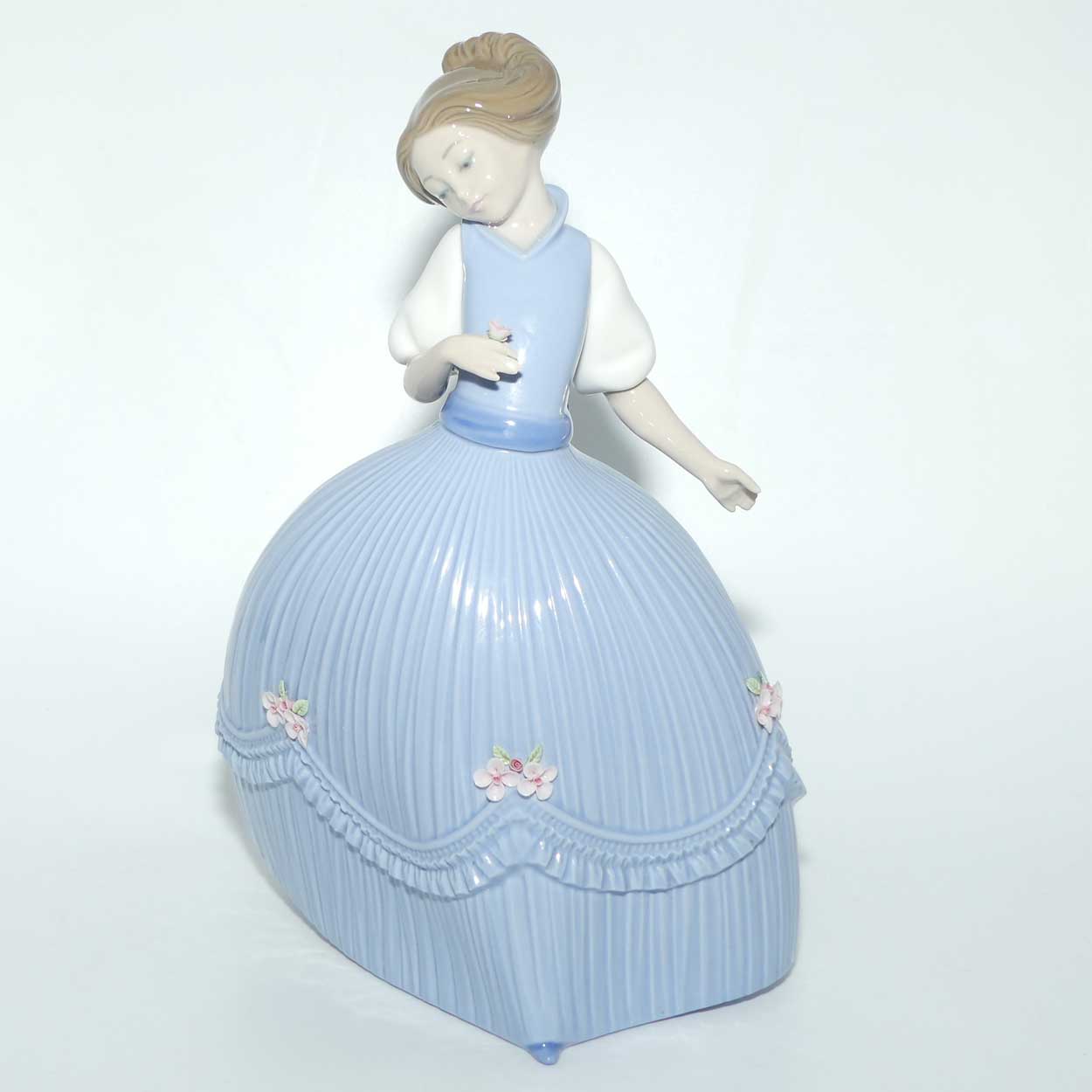 Lladro figure Girl in Bluish Dress | #5119