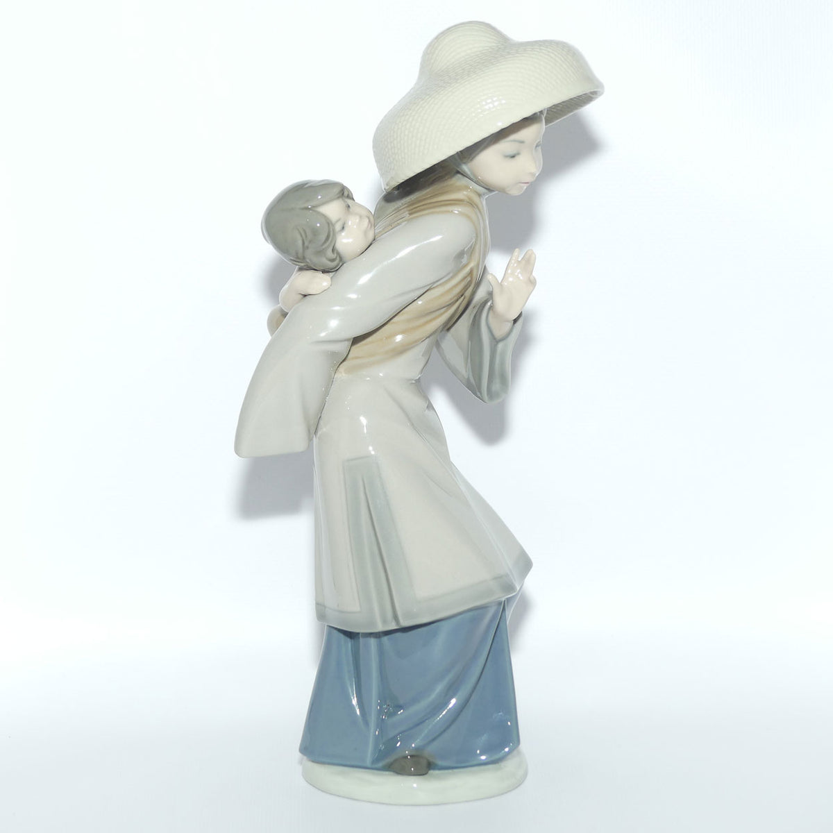 Lladro figure My Precious Bundle | #5123 | #2