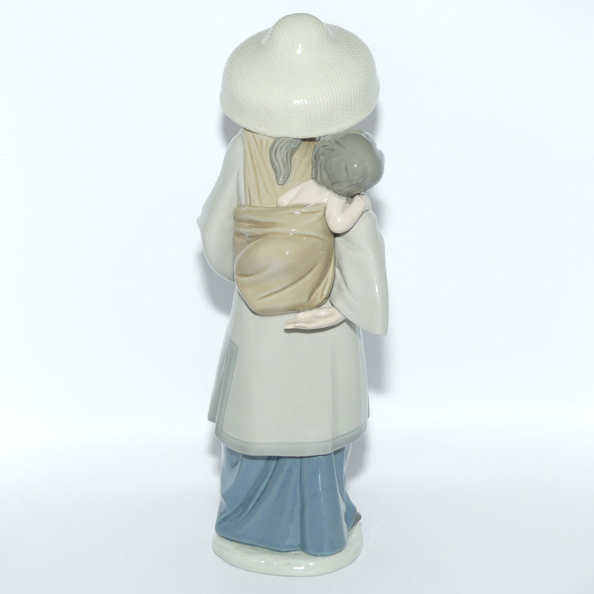 Lladro figure My Precious Bundle | #5123 | #2