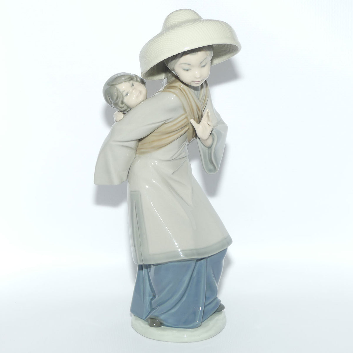 Lladro figure My Precious Bundle | #5123 | #2