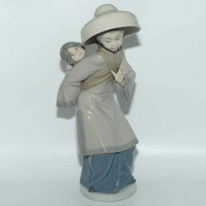 Lladro figure My Precious Bundle | #5123