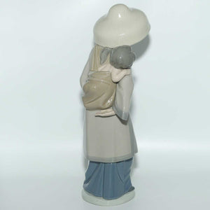 Lladro figure My Precious Bundle | #5123