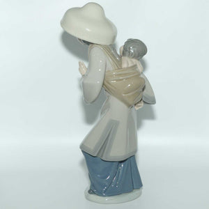 Lladro figure My Precious Bundle | #5123