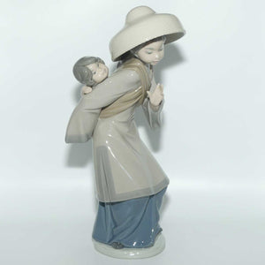 Lladro figure My Precious Bundle | #5123