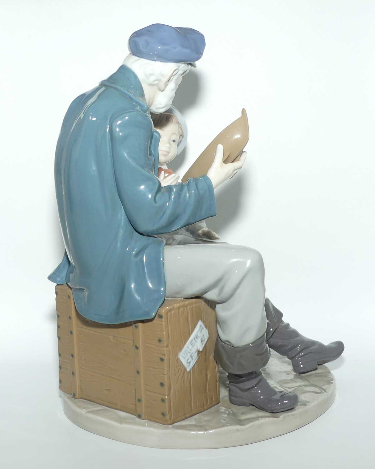 Lladro figure A Tall Yarn | Gloss | 5207