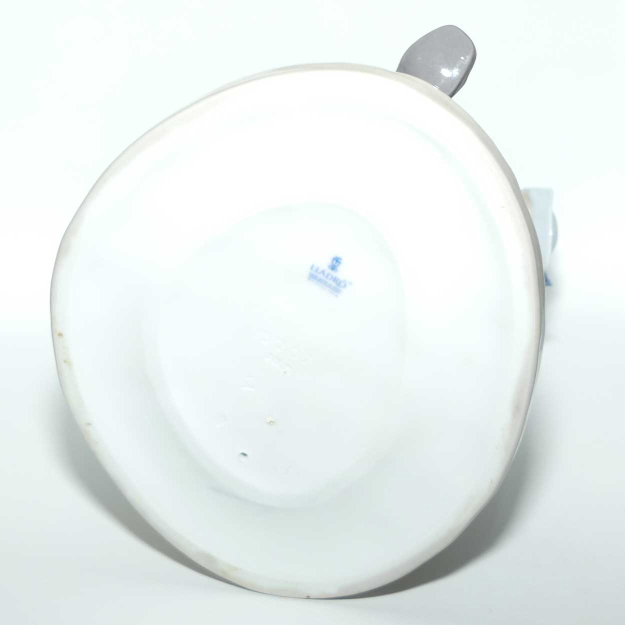 Lladro figure A Tall Yarn | Gloss | 5207