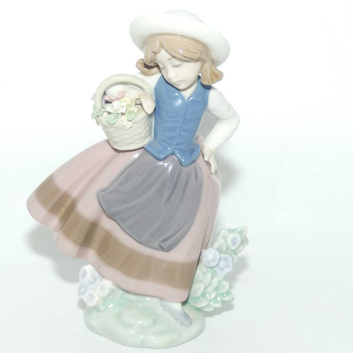 Lladro figure Sweet Scent #5221