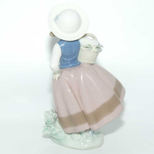 Lladro figure Sweet Scent #5221