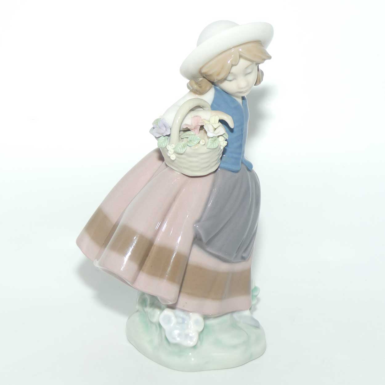 Lladro figure Sweet Scent #5221 | Jose Pucha