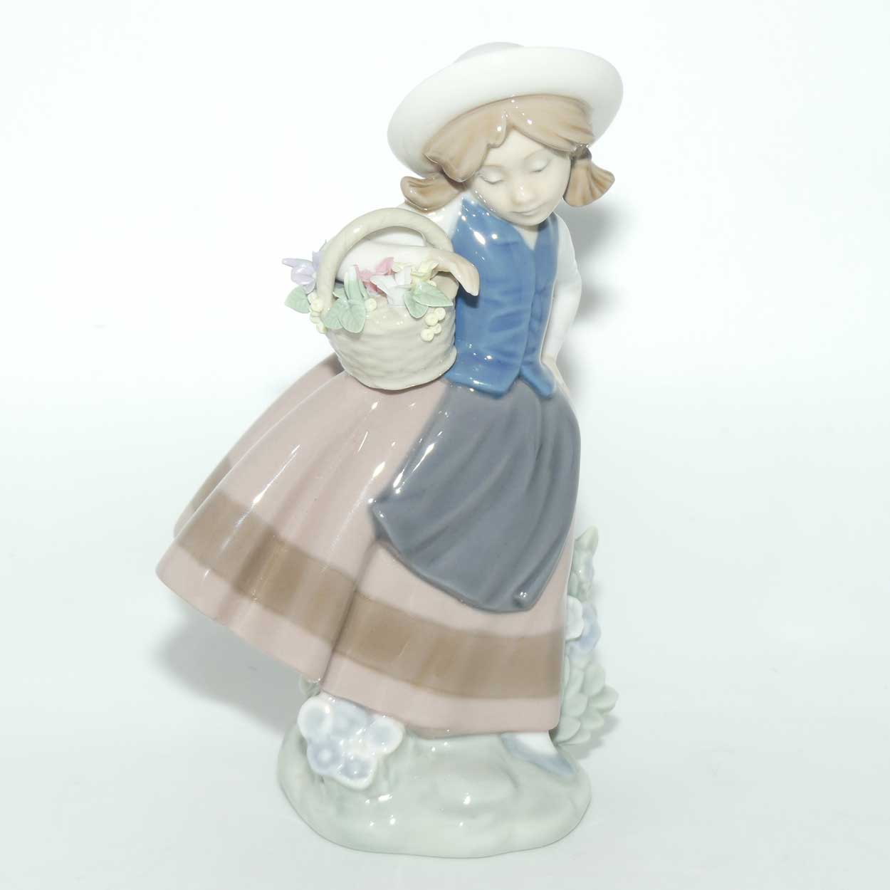 Lladro figure Sweet Scent #5221 (#2)
