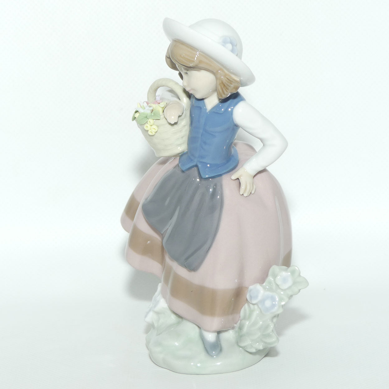 Lladro figure Sweet Scent #5221 | #3