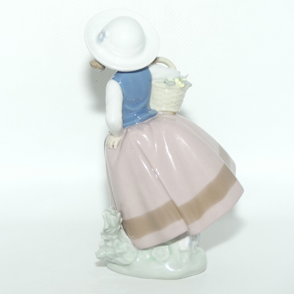 Lladro figure Sweet Scent #5221 | #3