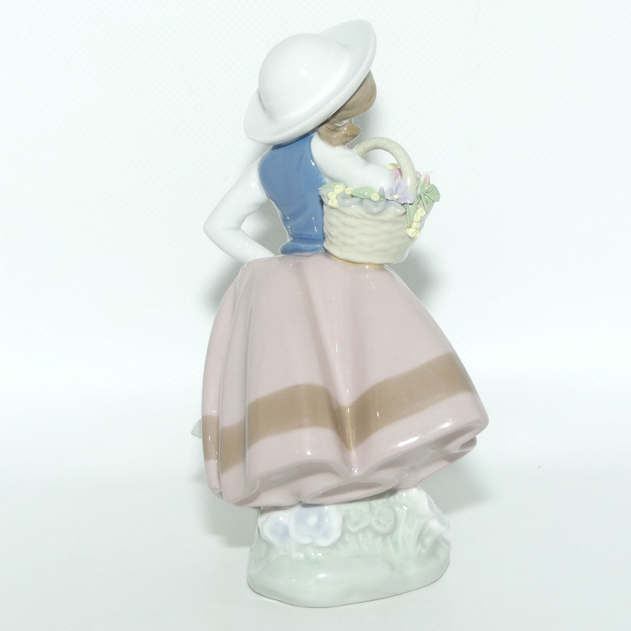 Lladro figure Sweet Scent #5221 | #3