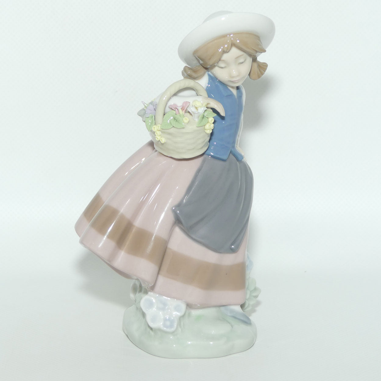Lladro figure Sweet Scent #5221 | #3