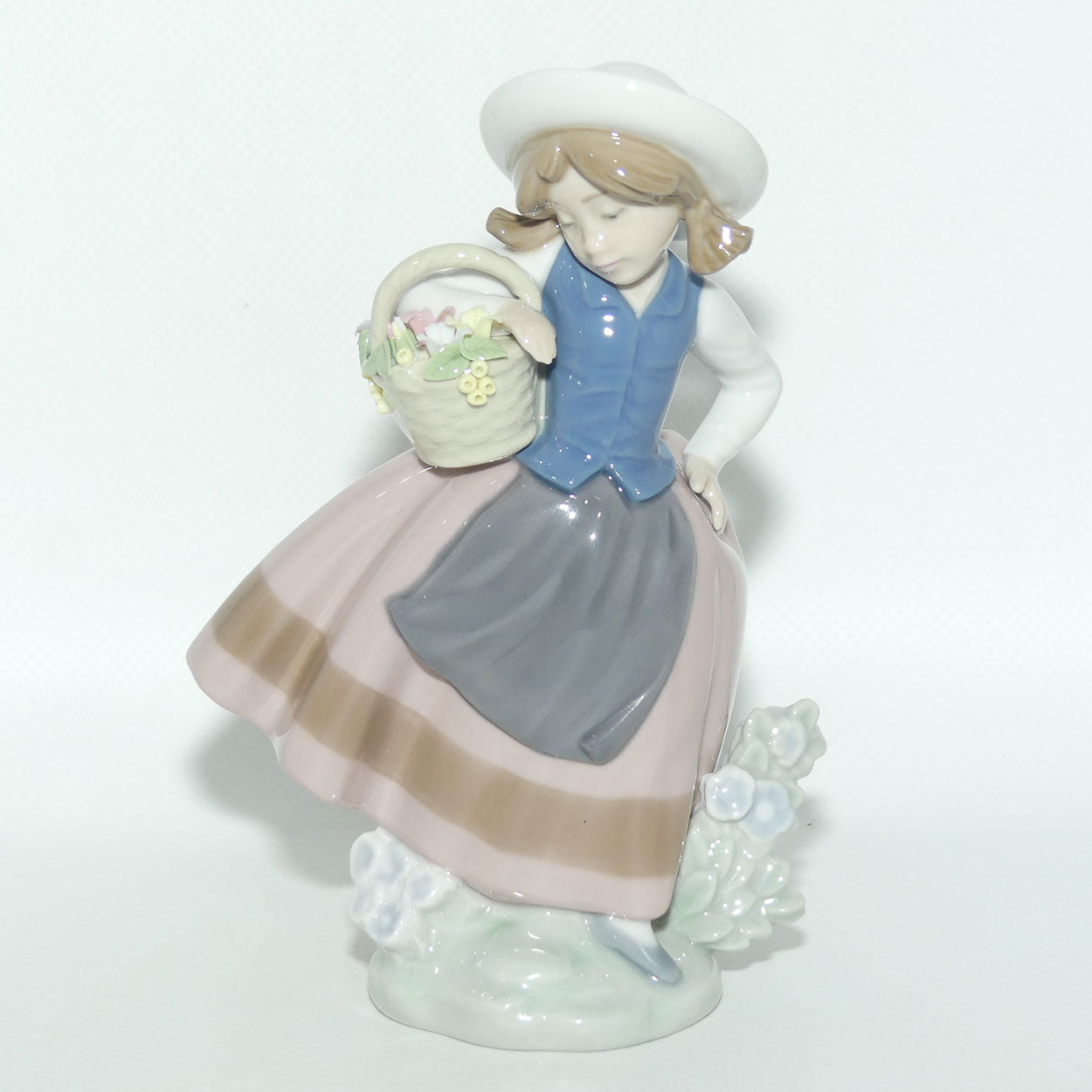 Lladro figure Sweet Scent #5221 | #3