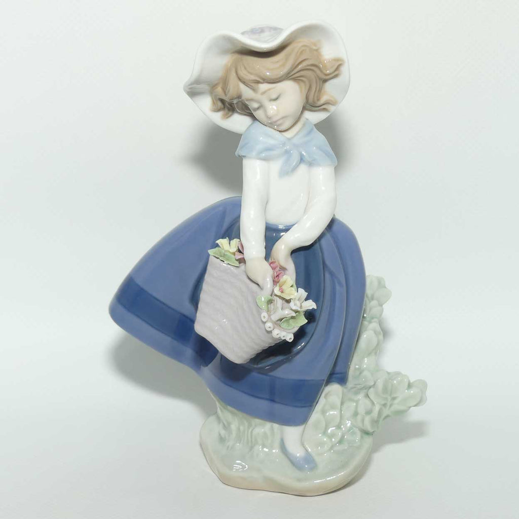 Lladro figure Pretty Pickings | #5222