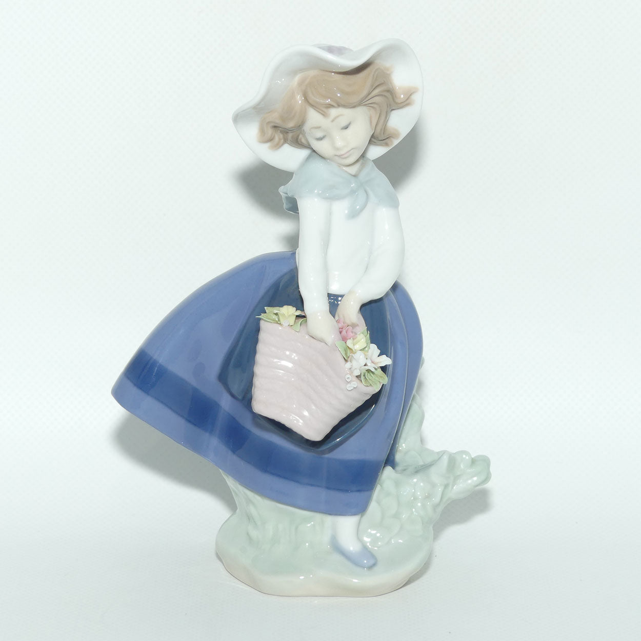 Lladro figure Pretty Pickings | #5222