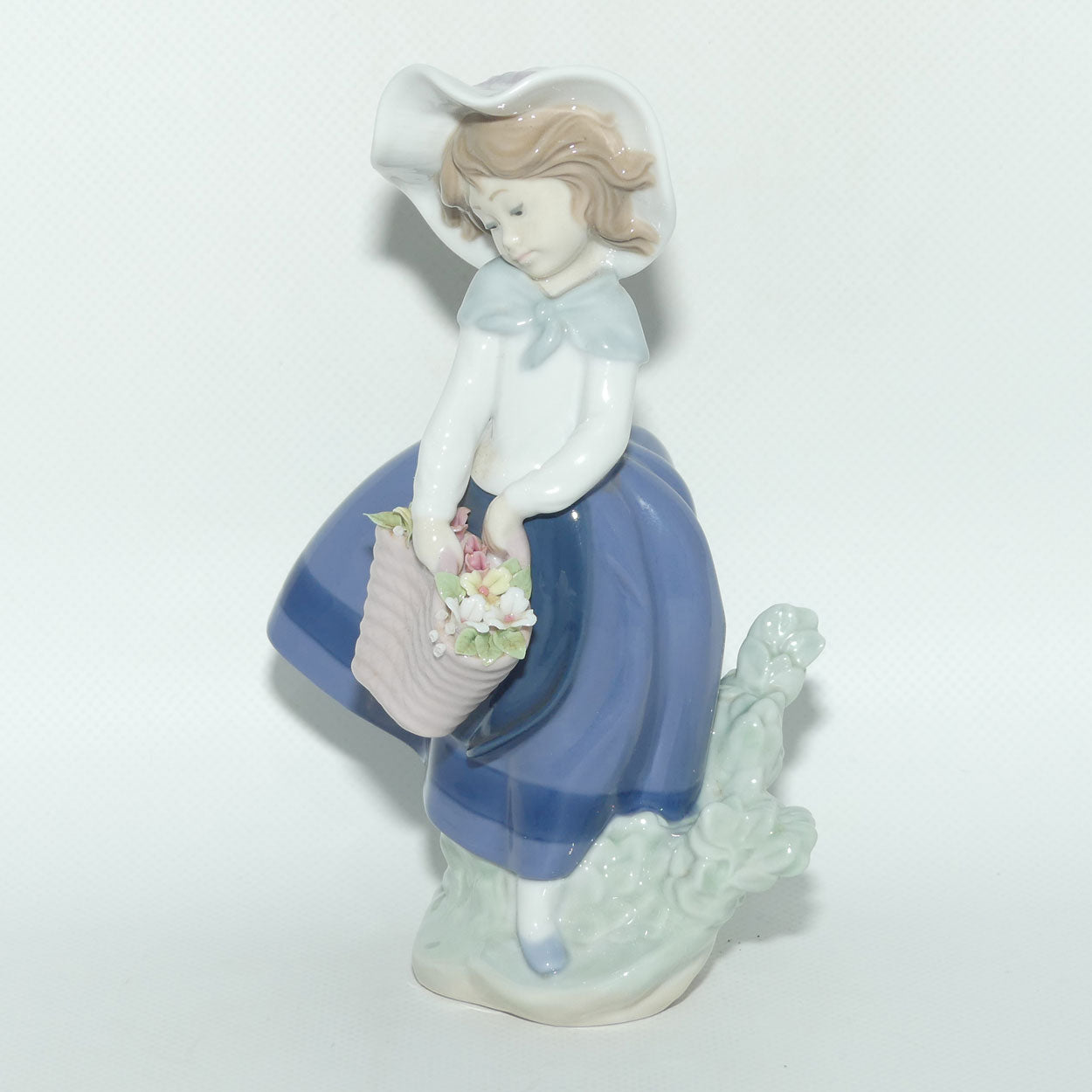 Lladro figure Pretty Pickings | #5222