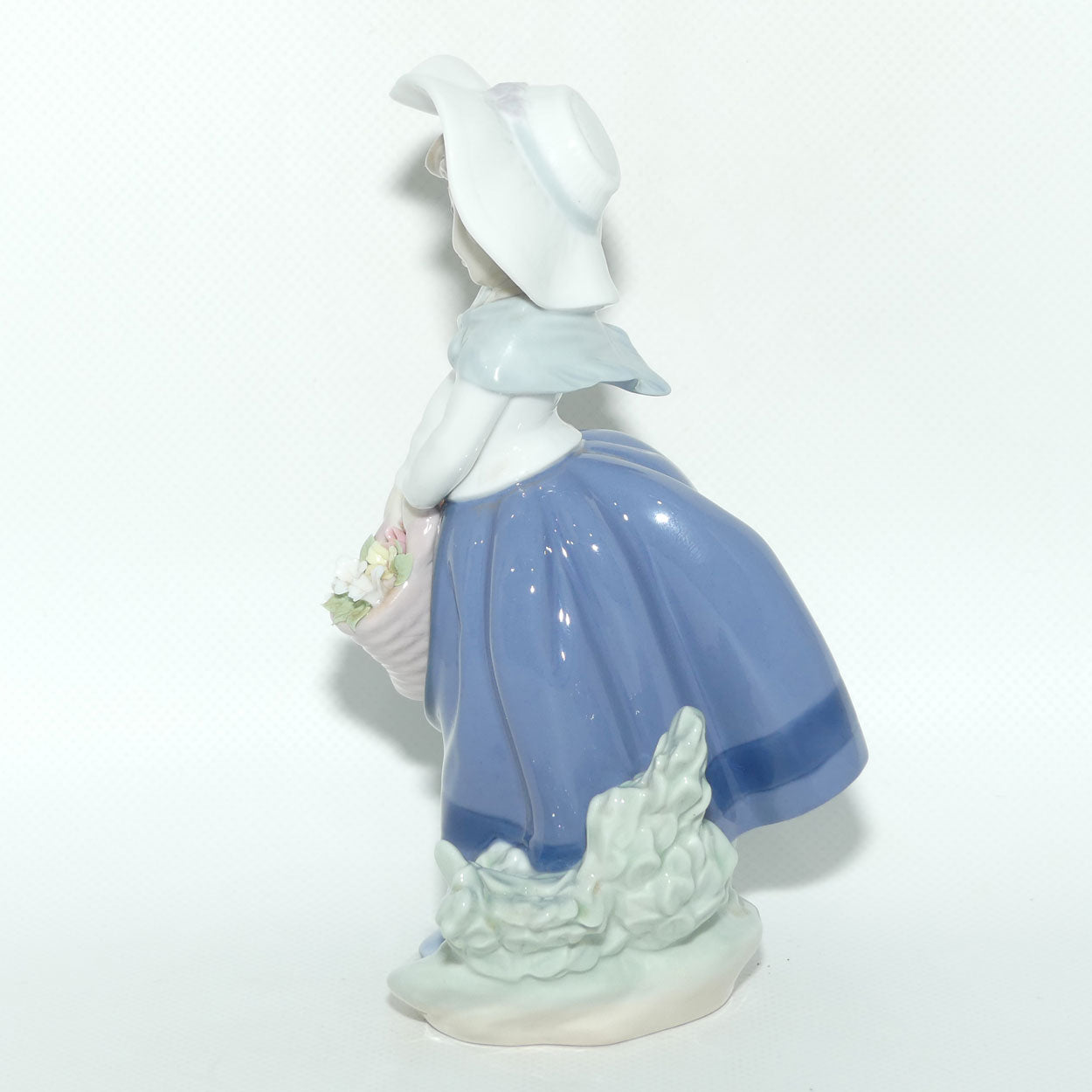 Lladro figure Pretty Pickings | #5222