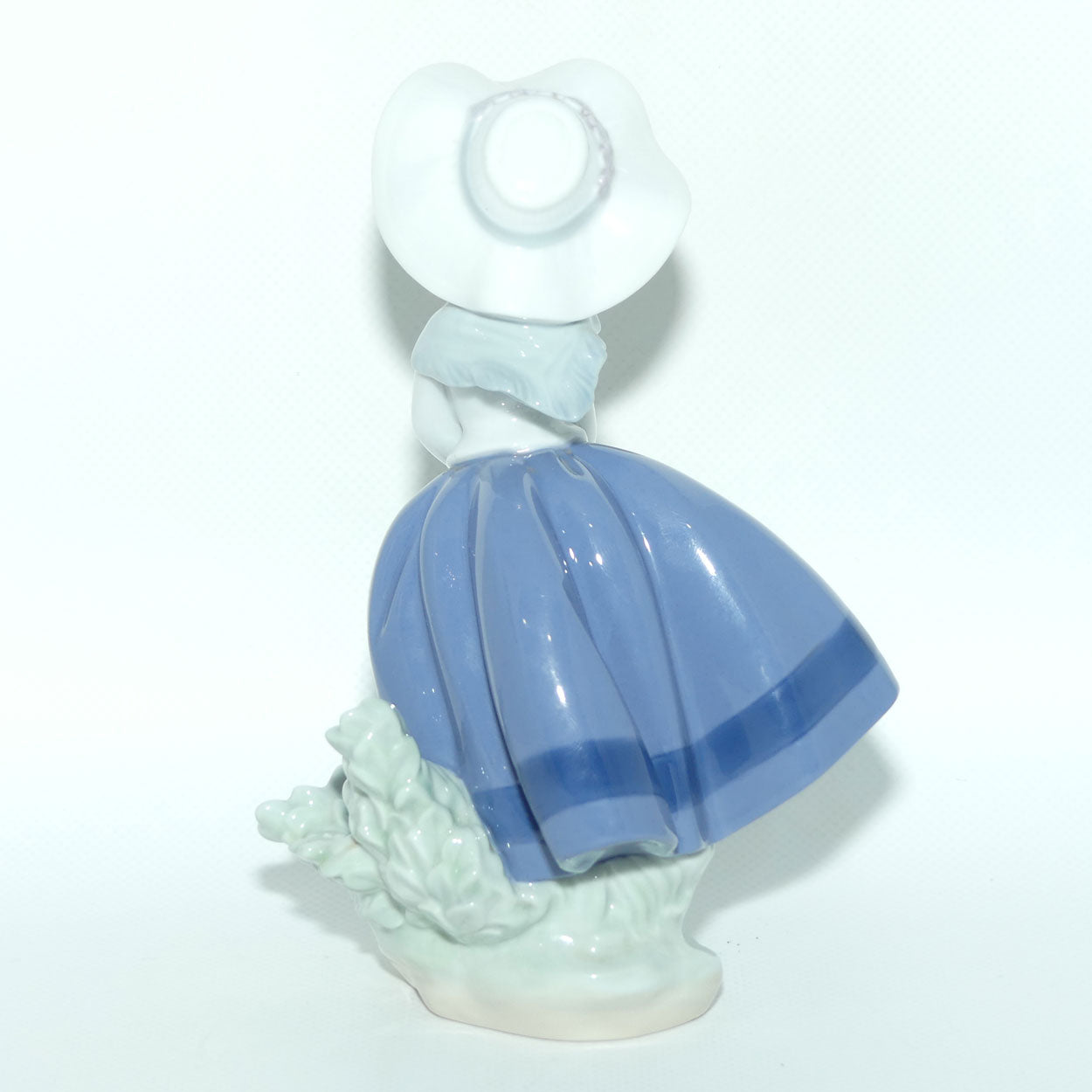 Lladro figure Pretty Pickings | #5222