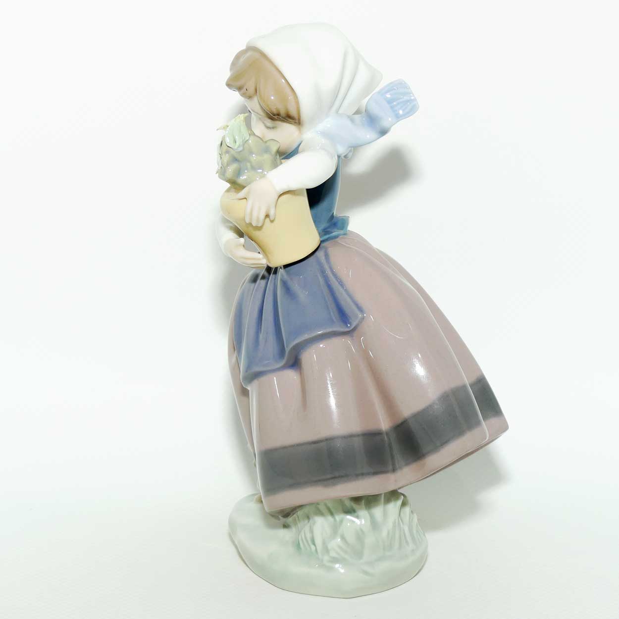 Lladro figure Spring is Here | #5223