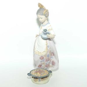 Lladro figure Making Paella #5254