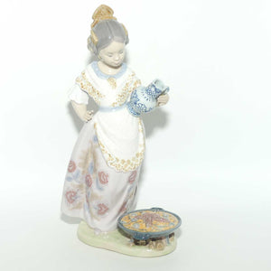 Lladro figure Making Paella #5254