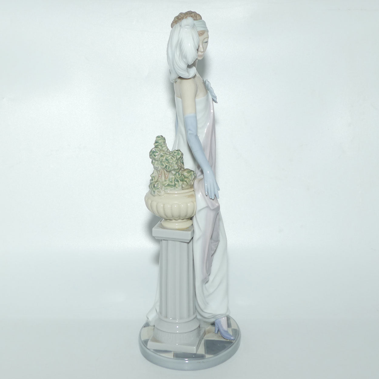 Lladro figure Socialite of the 20s | #5283