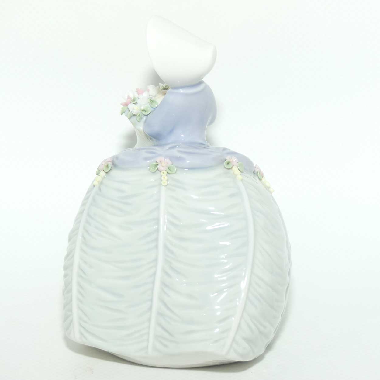 Lladro figure Petite Maiden | #5383