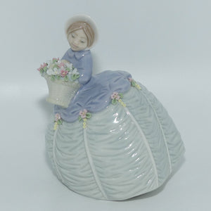 Lladro figure Petite Maiden | #5383