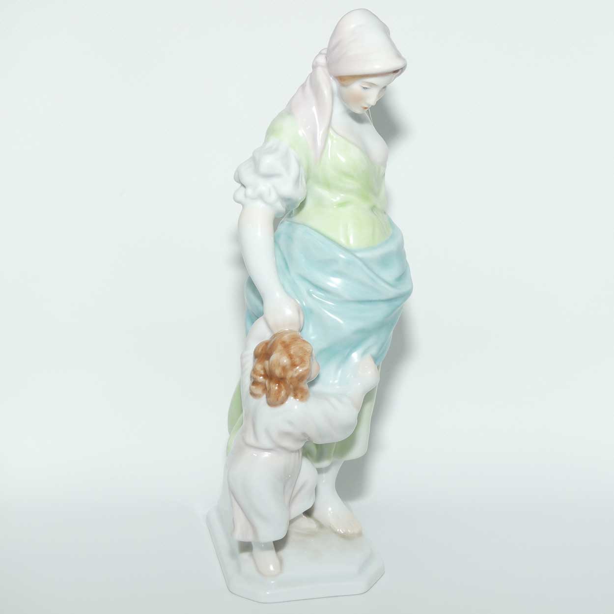 Herend Hungary figure 5425 | Mother and Child