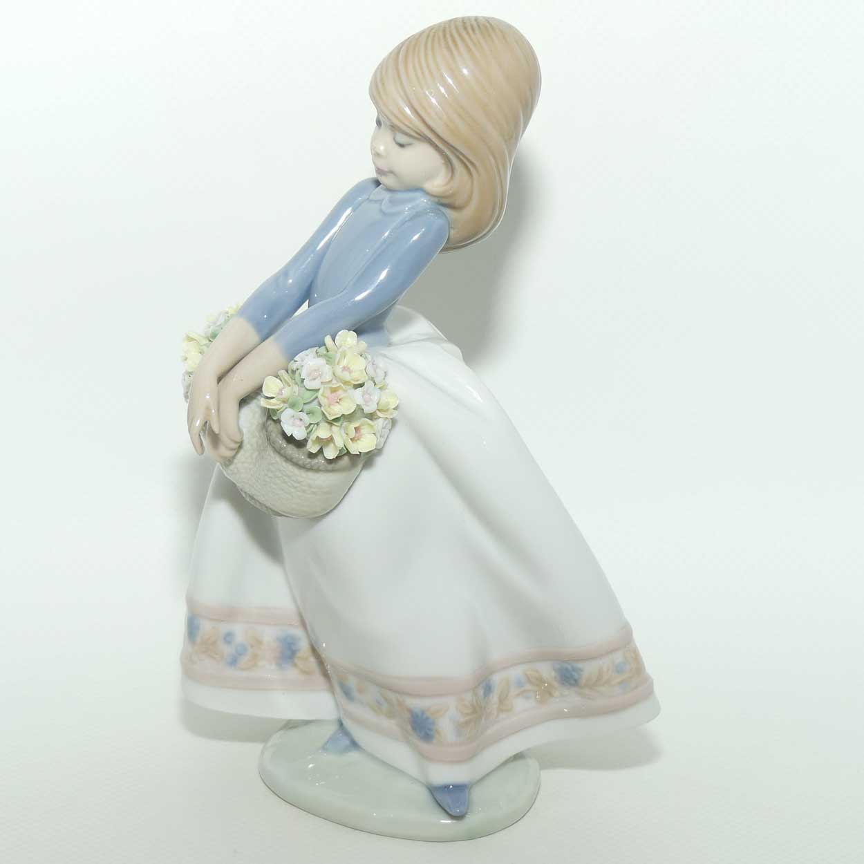 Lladro figurine May Flowers #5467