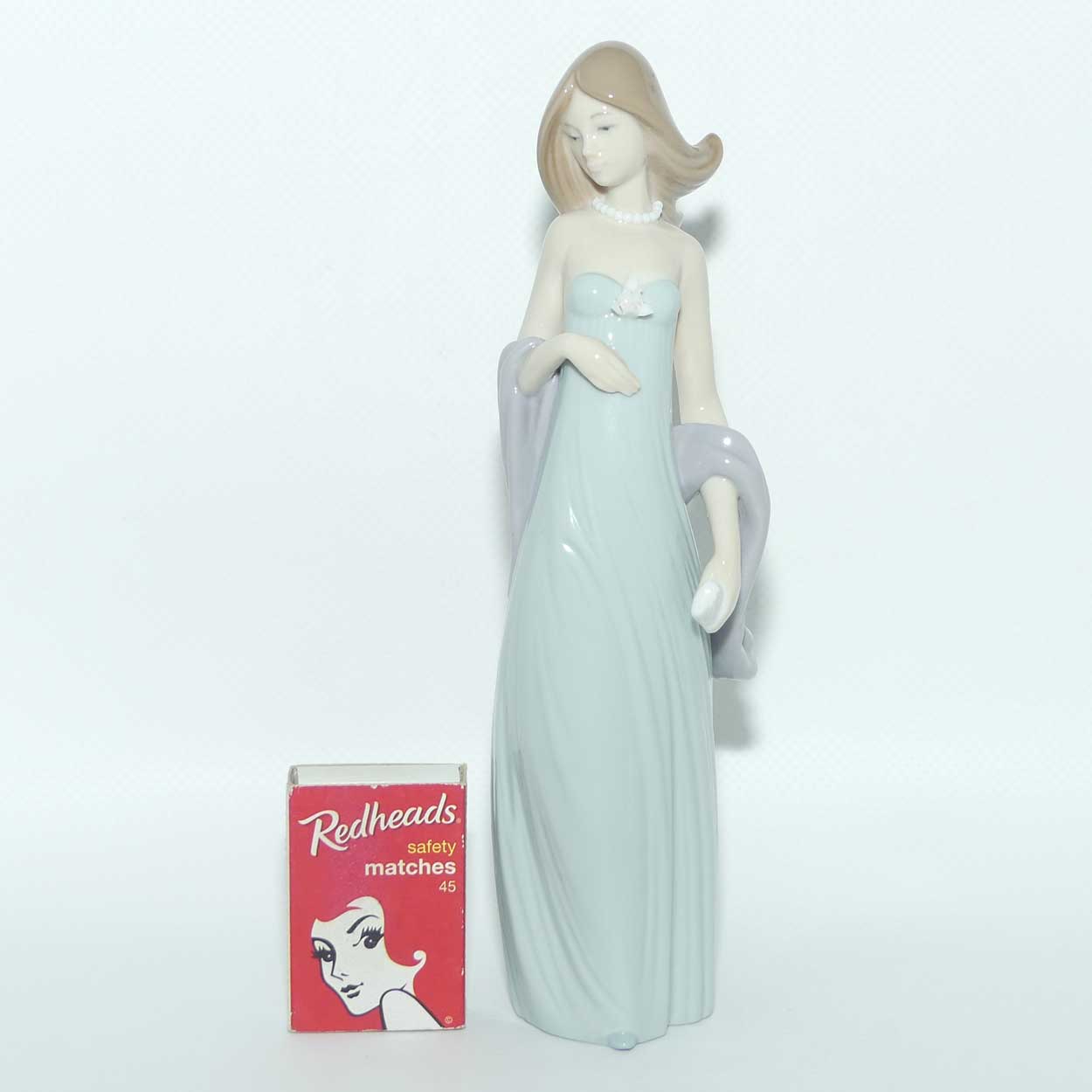Lladro figure Ingenue | Ingenue Woman | #5487