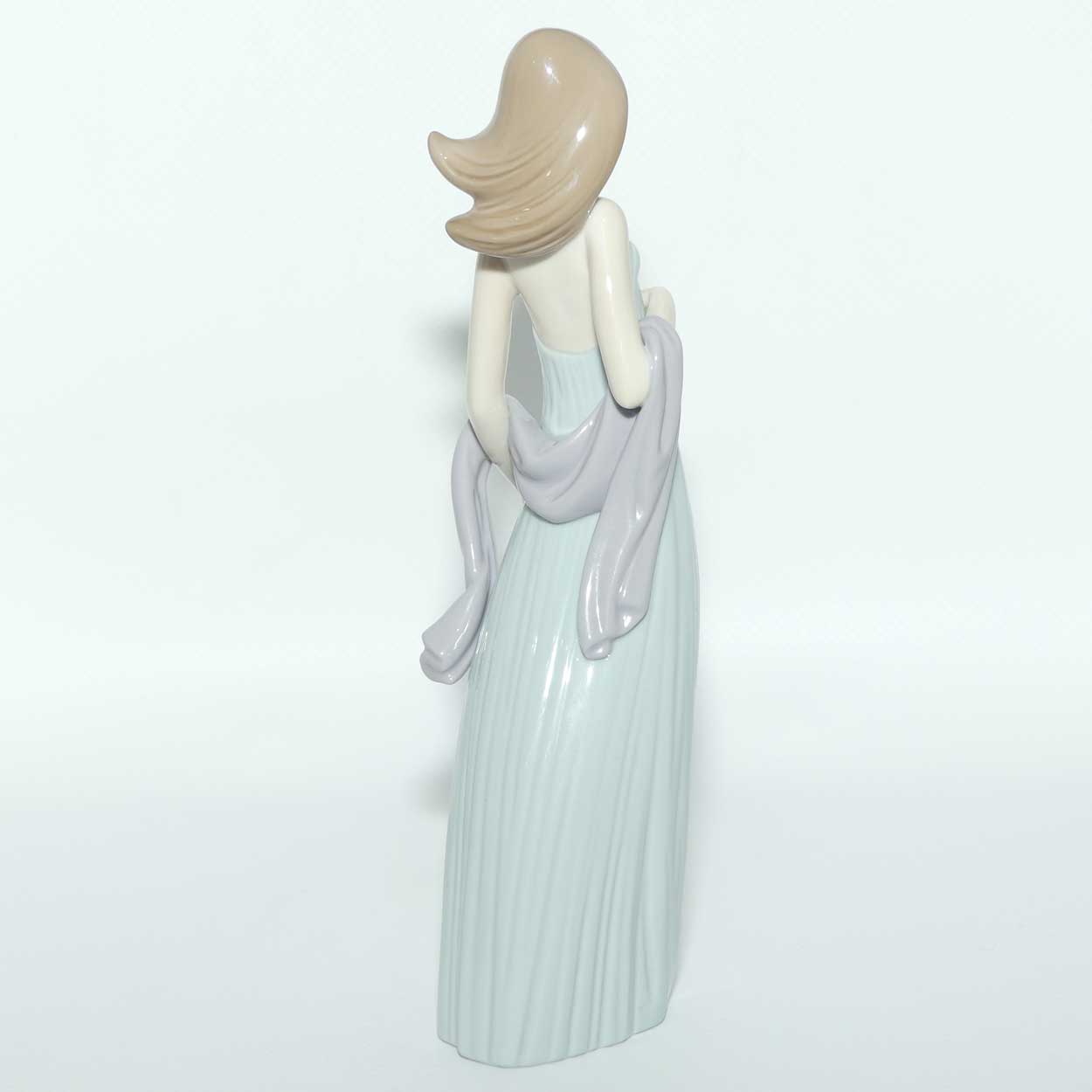 Lladro figure Ingenue | Ingenue Woman | #5487