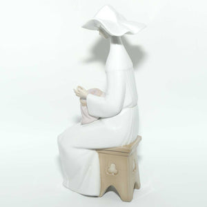 Lladro figure Time to Sew #5501