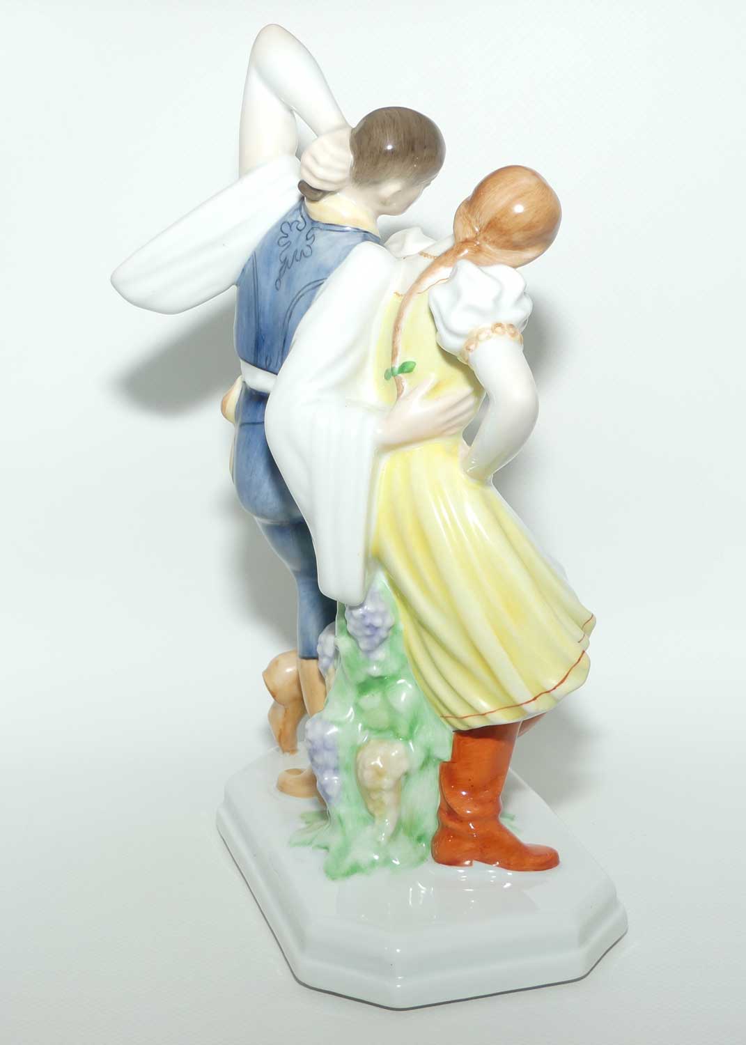 Herend Hungary figure 5513 | Dancers | Dancing Couple