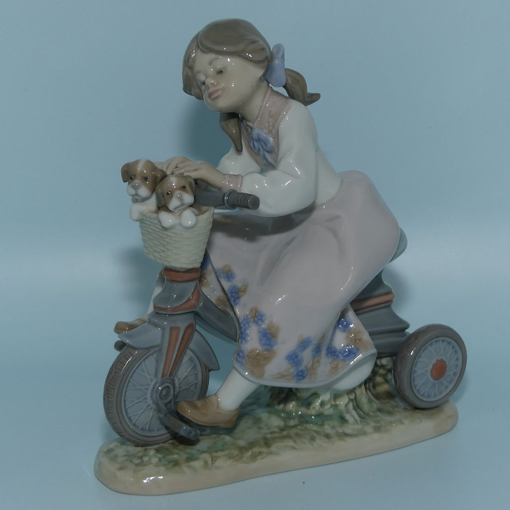 Lladro figure Travelling in Style #5680 | boxed